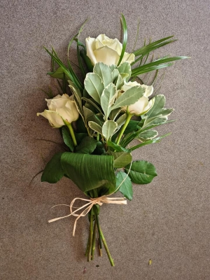 3  Rose Tied Arrangement