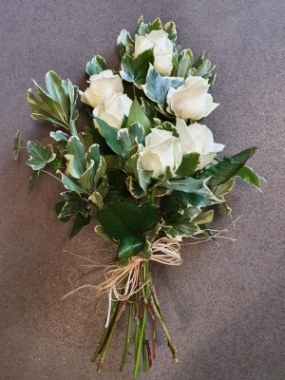 6 Rose Tied Arrangement